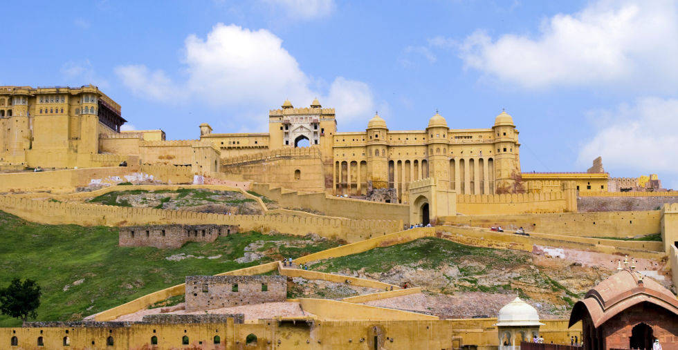 Lâu đài Amber Fort ở Ấn Độ được xây dựng theo kiến trúc thành lũy.