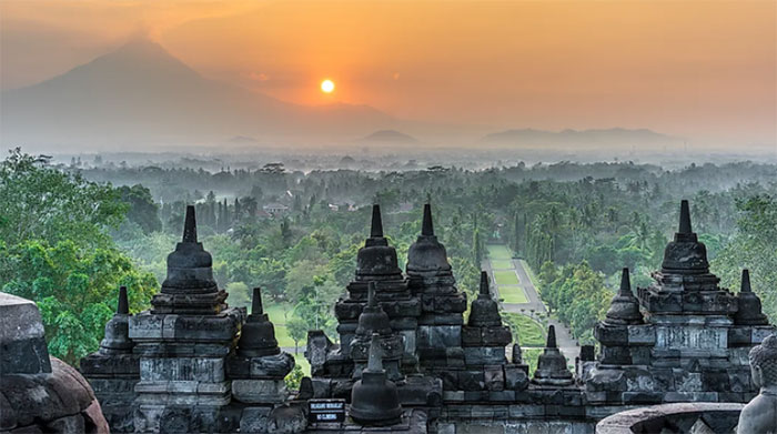 Cảnh thung lũng Kedu khi nhìn từ khu phức hợp đền Borobudur.