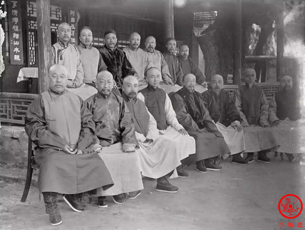 Ảnh chụp các đại thần triều đình nhà Thanh vào năm 1906.