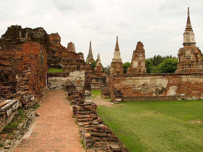 Những tàn tích còn sót lại tại thành cổ đã tạo thành công viên lịch sử Ayutthaya ngày nay.